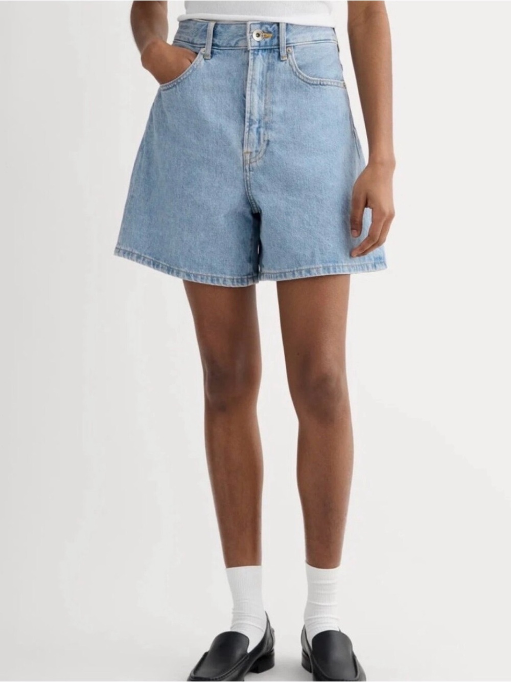 Everlane The A-Line Denim Short
In Light Indigo Size 31